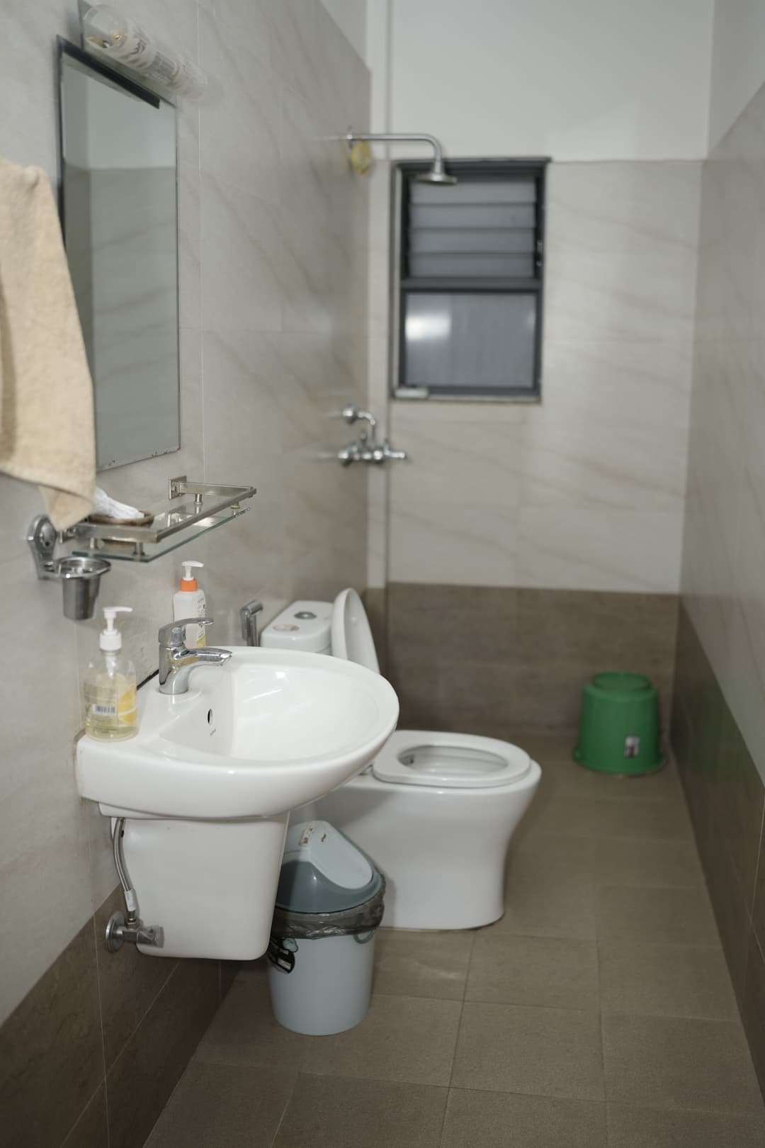 Twin room with attached bathroom image 5