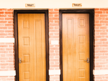 Twin room with common bathroom image 7
