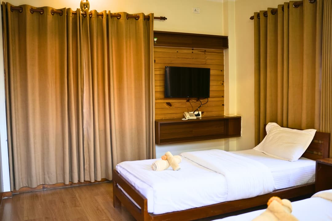 Twin room with common bathroom image 3