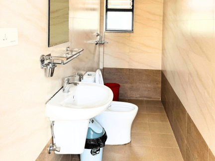 Twin room with common bathroom image 5